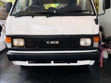 Toyota HIACE 1990 Van