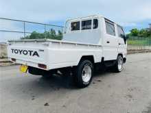 https://riyasewana.com/uploads/toyota-hiace-1996-2512095212883.jpg