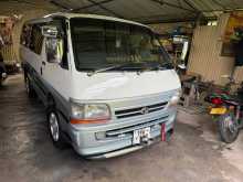 Toyota Hiace 2000 Van