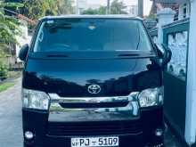 Toyota HIACE 2016 Van