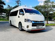 Toyota HIACE 2015 Van