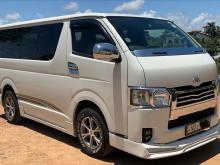 Toyota HIACE 2017 Van