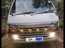Toyota Hiace 2002 Van