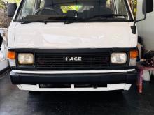 Toyota HIACE 1990 Van