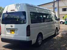 https://riyasewana.com/uploads/toyota-hiace-commuter-14152347375.jpg