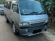 Toyota Hiace Dolphin 2000 Van