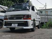 Toyota Hiace Dolphin 113 1990 Van