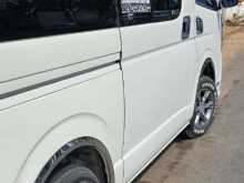 https://riyasewana.com/uploads/toyota-hiace-kdh-192108464432.jpg