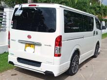 https://riyasewana.com/uploads/toyota-hiace-kdh-261705126122.jpg