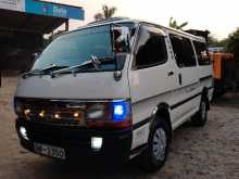 Toyota Hiace Dolphin LH102 1990 Van