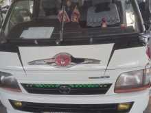 Toyota Hiace LH102 1991 Van