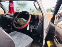 https://riyasewana.com/uploads/toyota-hiace-lh113-1993-1915522112644.jpg