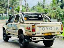 https://riyasewana.com/uploads/toyota-hilux-106-1996-1412100212033.jpg