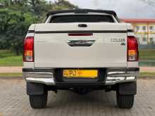 https://riyasewana.com/uploads/toyota-hilux-14131218152.jpg