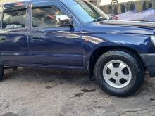 Toyota Hilux 2000 Car