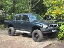 Toyota Hilux 166 4WD 2000 Pickup