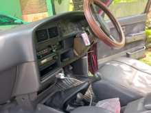 https://riyasewana.com/uploads/toyota-hilux-1984-310034312063.jpg