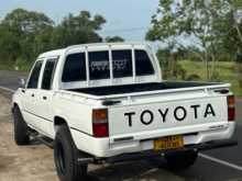 https://riyasewana.com/uploads/toyota-hilux-1987-158534812422.jpg