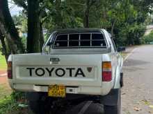 https://riyasewana.com/uploads/toyota-hilux-1987-2415425212123.jpg