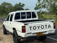 https://riyasewana.com/uploads/toyota-hilux-1987-714514712312.jpg