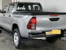https://riyasewana.com/uploads/toyota-hilux-2-8-2018-1415592813002.jpg