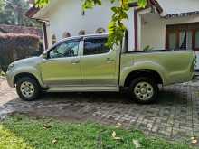 https://riyasewana.com/uploads/toyota-hilux-2005-108462512762.jpg