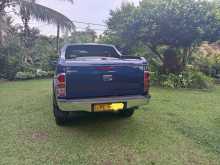 https://riyasewana.com/uploads/toyota-hilux-2006-1120554712712.jpg