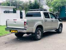 https://riyasewana.com/uploads/toyota-hilux-2006-168113612764.jpg