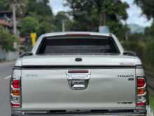 https://riyasewana.com/uploads/toyota-hilux-2006-279043312464.jpg