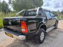 https://riyasewana.com/uploads/toyota-hilux-2007-1710232612903.jpg