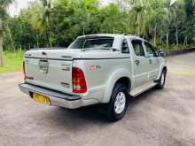 https://riyasewana.com/uploads/toyota-hilux-2007-1720544512143.jpg