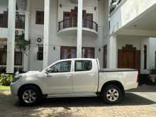 https://riyasewana.com/uploads/toyota-hilux-2007-2007-816060712582.jpg