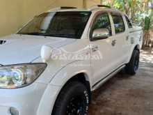 https://riyasewana.com/uploads/toyota-hilux-2007-3016482412132.jpg