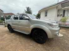 https://riyasewana.com/uploads/toyota-hilux-2008-2010300512084.jpg