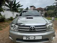 https://riyasewana.com/uploads/toyota-hilux-2008-2010300512121.jpg