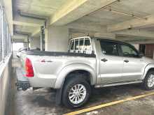 https://riyasewana.com/uploads/toyota-hilux-2010-186135712701.jpg