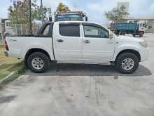 https://riyasewana.com/uploads/toyota-hilux-2012-1411384212523.jpg