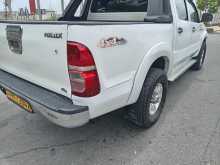 https://riyasewana.com/uploads/toyota-hilux-2012-1411384212654.jpg