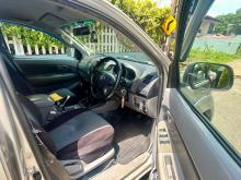 https://riyasewana.com/uploads/toyota-hilux-2015-149091917416.jpg