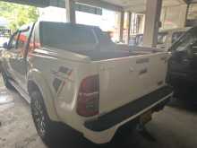 https://riyasewana.com/uploads/toyota-hilux-2015-2311134112444.jpg