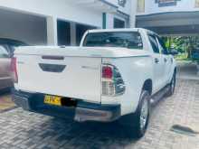 https://riyasewana.com/uploads/toyota-hilux-2016-2016-2619282112112.jpg