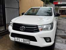 https://riyasewana.com/uploads/toyota-hilux-2018-68505112704.jpg