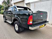 https://riyasewana.com/uploads/toyota-hilux-221115374872.jpg