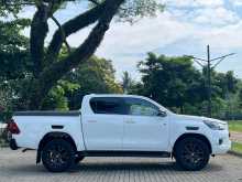 https://riyasewana.com/uploads/toyota-hilux-29115128905.jpg