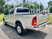 https://riyasewana.com/uploads/toyota-hilux-3-0-2006-2714395012053.jpg