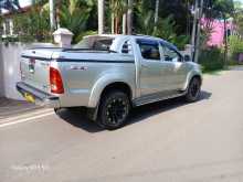 https://riyasewana.com/uploads/toyota-hilux-30112347696.jpg