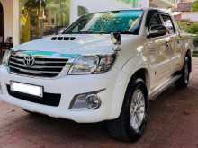 https://riyasewana.com/uploads/toyota-hilux-champ-2012-2110500212752.jpg