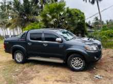 https://riyasewana.com/uploads/toyota-hilux-champ-2013-1010125312612.jpg