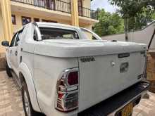 https://riyasewana.com/uploads/toyota-hilux-champ-2013-2717530513003.jpg