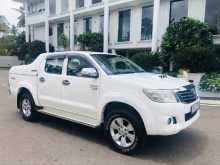 https://riyasewana.com/uploads/toyota-hilux-champ-2015-2018530612842.jpg